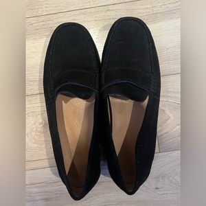 Naturalizer black genuine suede loafers in black. Size 7.5. Excellent condition